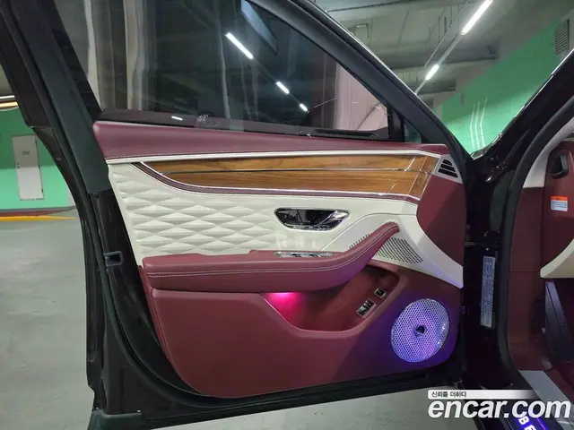 Bentley Flying Spur 2024 4.0 автомат (гидро), миниатюра 8