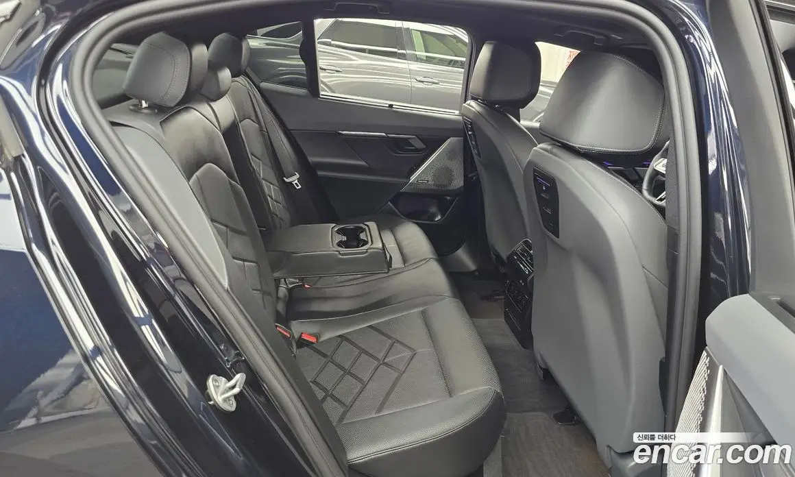BMW 5 серия 2025 2.0 автомат (гидро), фото 17