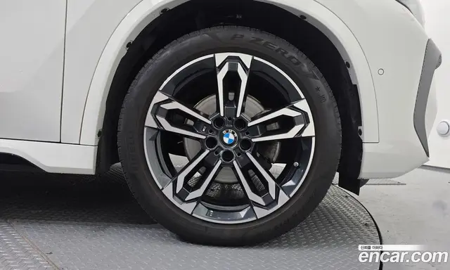 BMW X1 2023 2.0 автомат (гидро), миниатюра 7