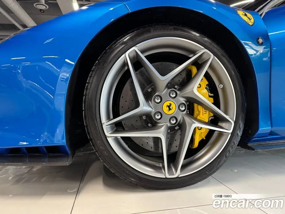 Ferrari F8 2022 3.9 автомат (гидро), фото 16 Ferrari F8 2022 3.9 автомат (гидро), фото 16