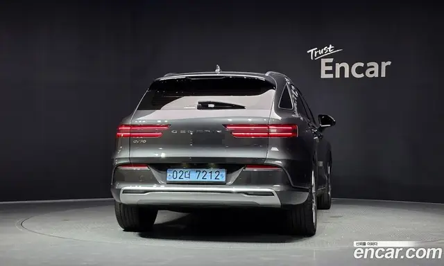 Genesis GV70 2022 0.1 автомат (гидро), миниатюра 4