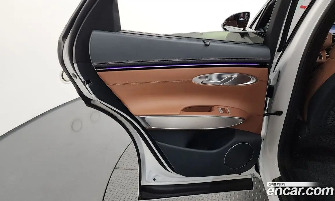 Genesis GV70 2025 2.5 автомат (гидро), фото 15