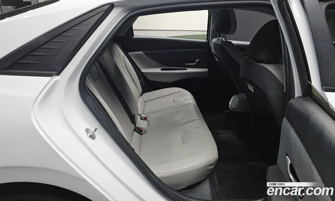 Hyundai Avante 2022 1.6 автомат (гидро), фото 13