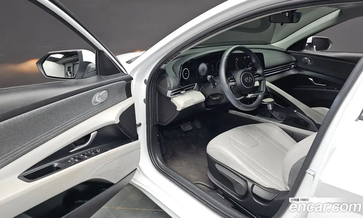 Hyundai Avante 2022 1.6 автомат (гидро), фото 17