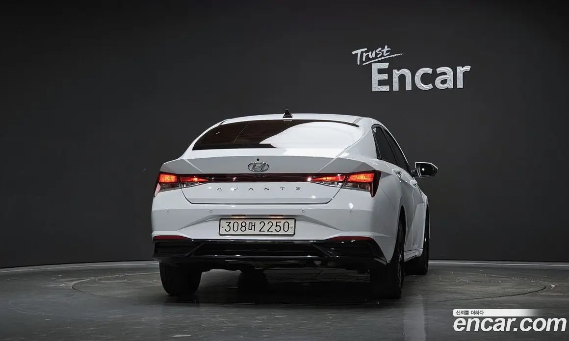 Hyundai Avante 2022 1.6 автомат (гидро), фото 4
