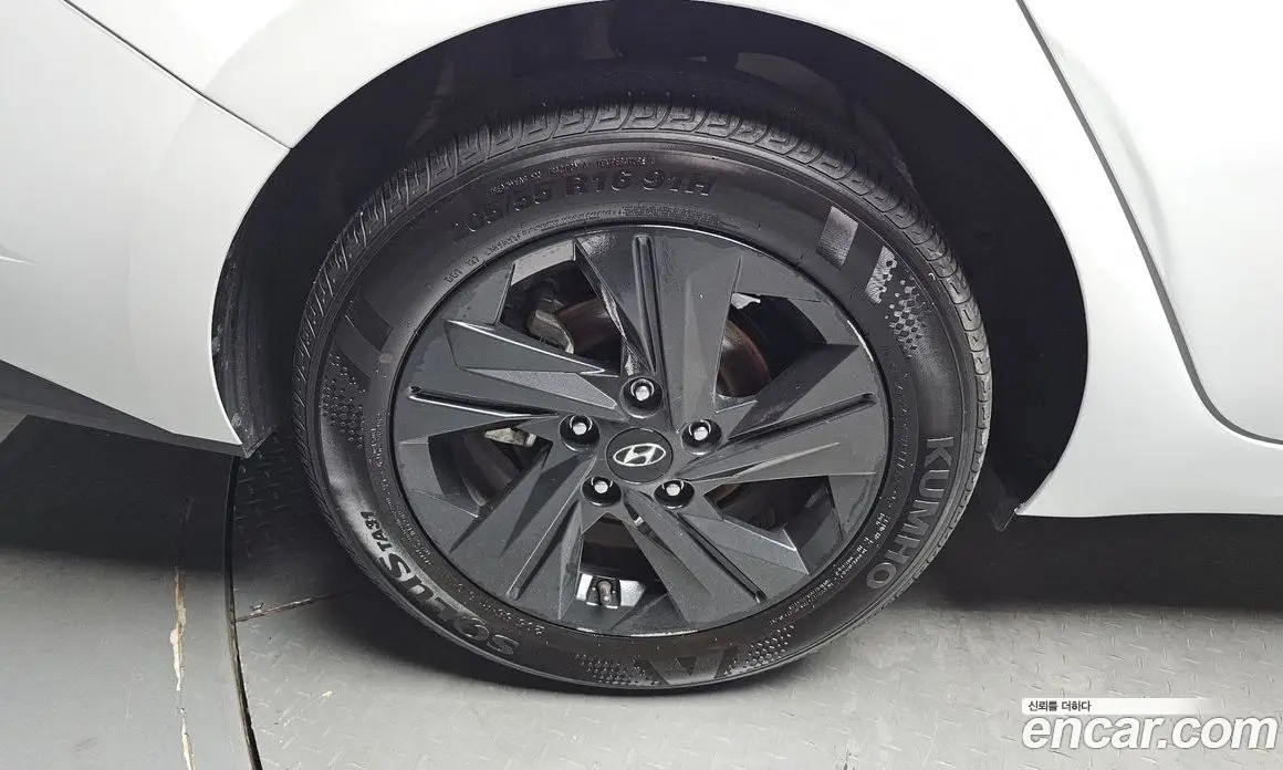 Hyundai Avante 2022 1.6 автомат (гидро), фото 5