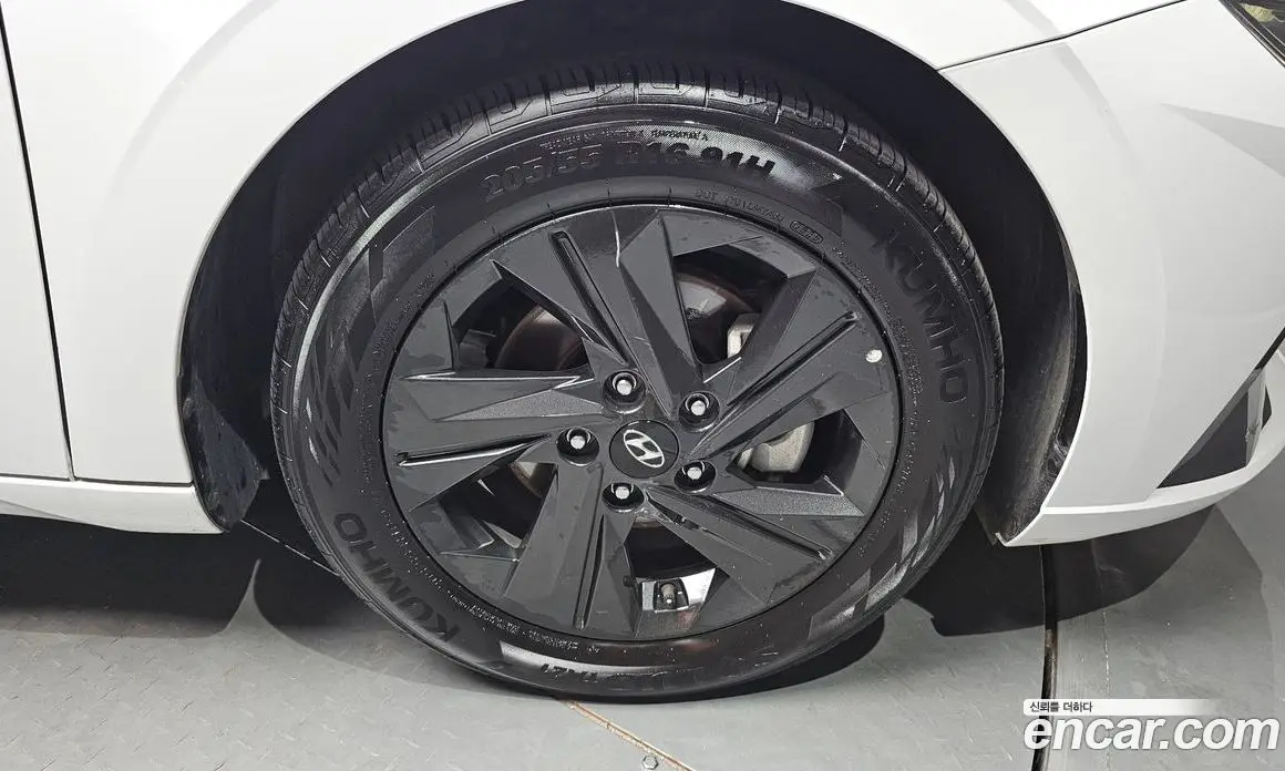 Hyundai Avante 2022 1.6 автомат (гидро), фото 7