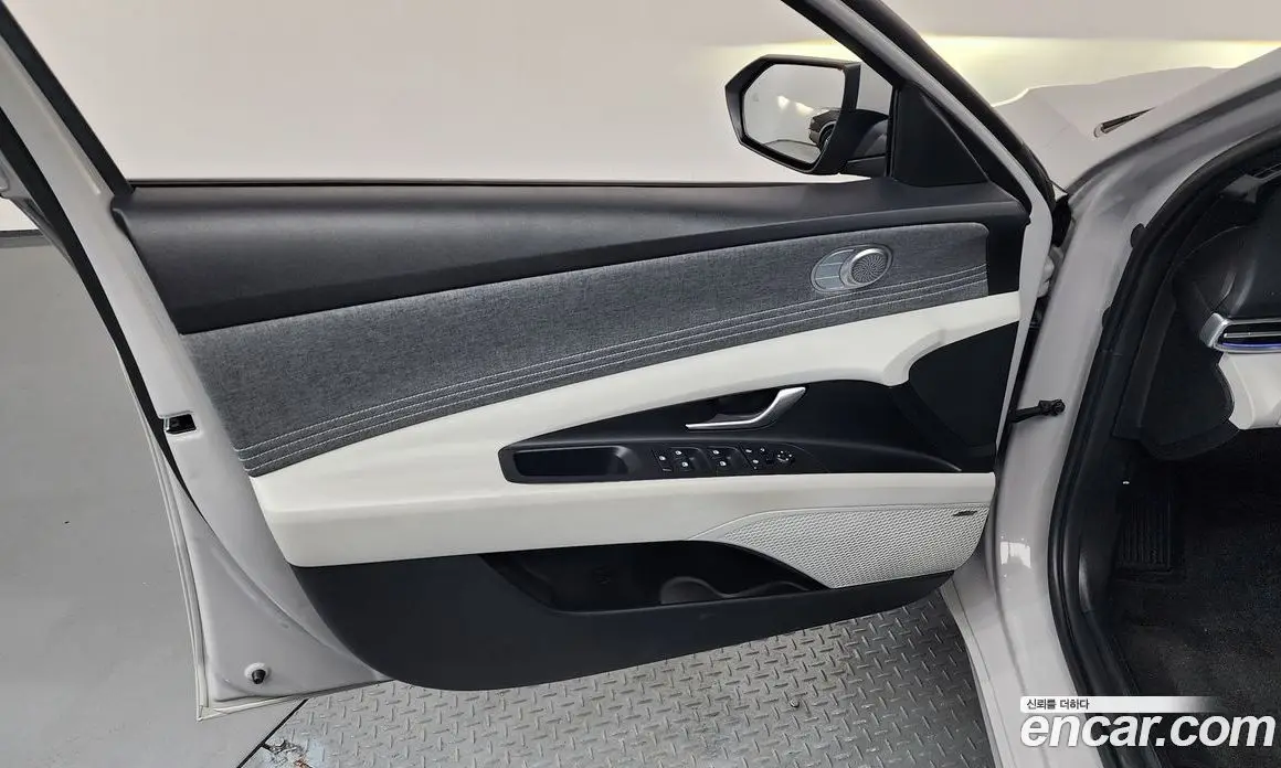 Hyundai Avante 2023 1.6 автомат (гидро), фото 14