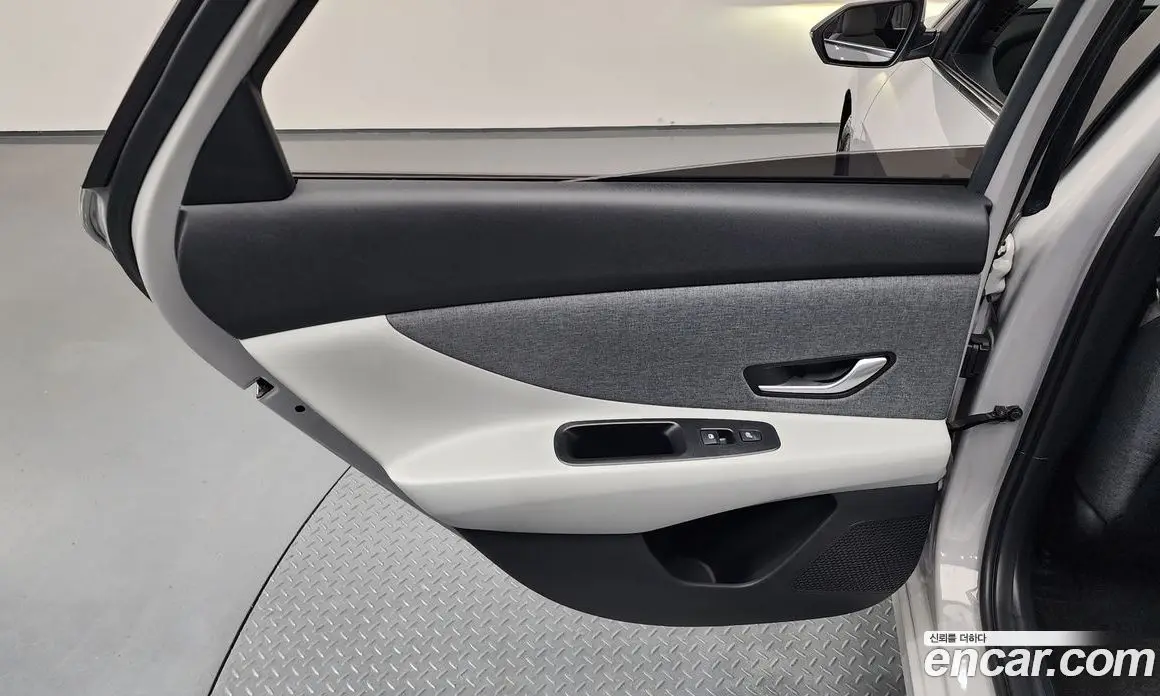 Hyundai Avante 2023 1.6 автомат (гидро), фото 15