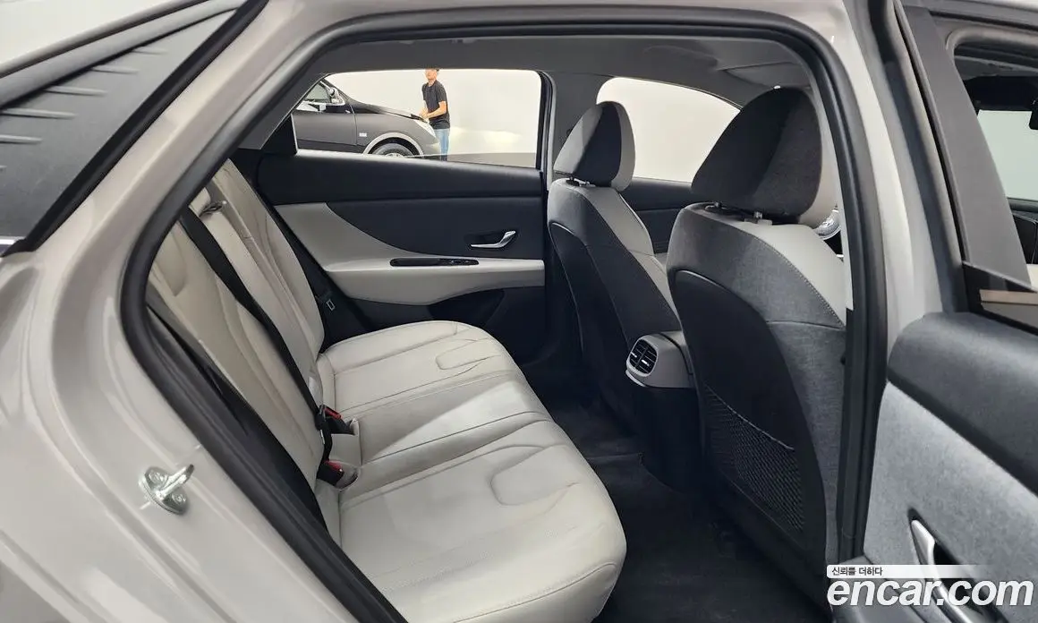 Hyundai Avante 2023 1.6 автомат (гидро), фото 17