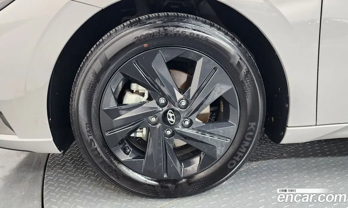 Hyundai Avante 2023 1.6 автомат (гидро), фото 5