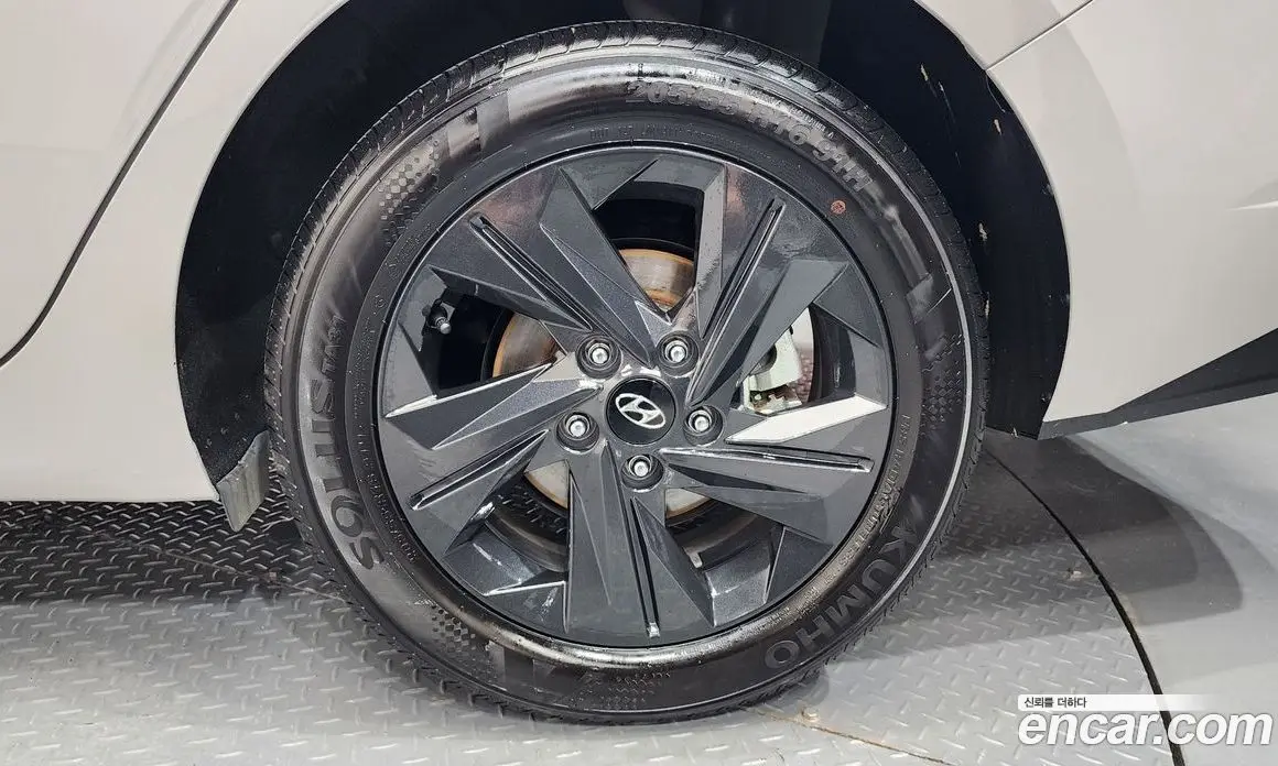 Hyundai Avante 2023 1.6 автомат (гидро), фото 7