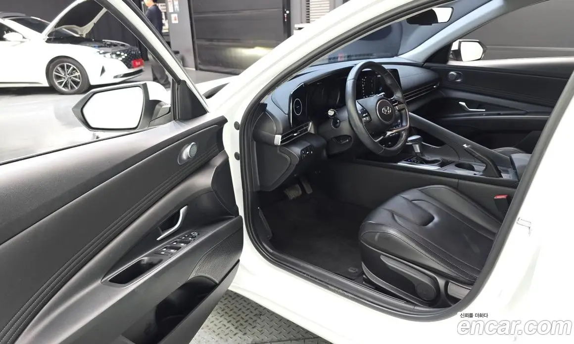 Hyundai Avante 2023 1.6 автомат (гидро), фото 13