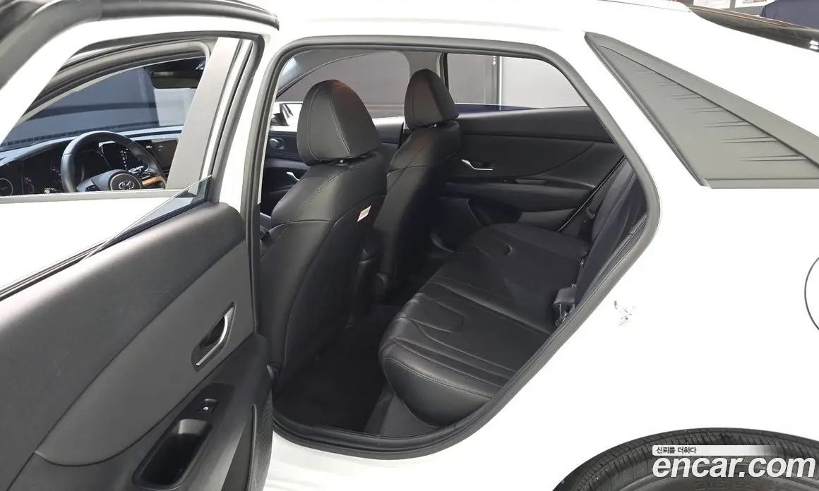 Hyundai Avante 2023 1.6 автомат (гидро), фото 17