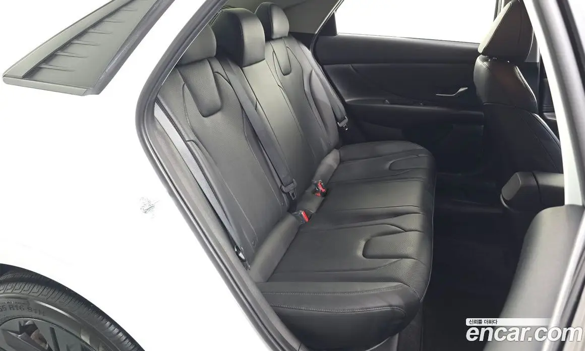 Hyundai Avante 2023 1.6 автомат (гидро), фото 18