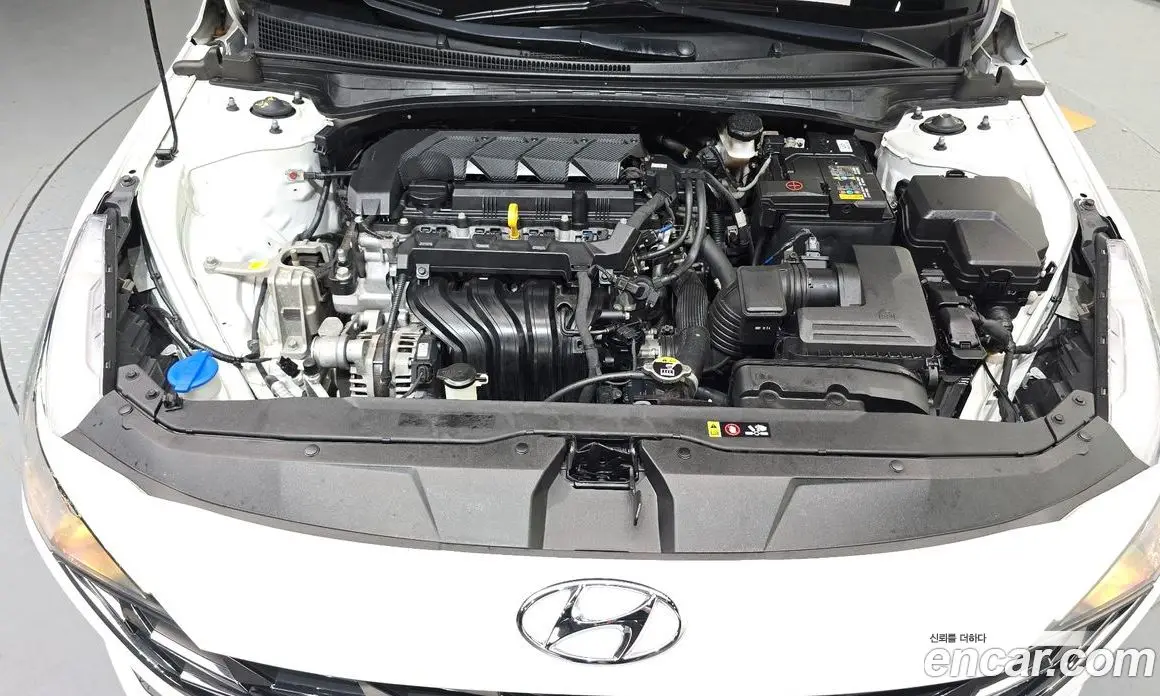 Hyundai Avante 2023 1.6 автомат (гидро), фото 6