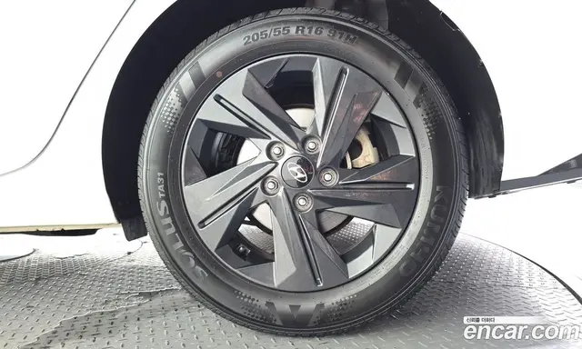 Hyundai Avante 2023 1.6 автомат (гидро), миниатюра 7