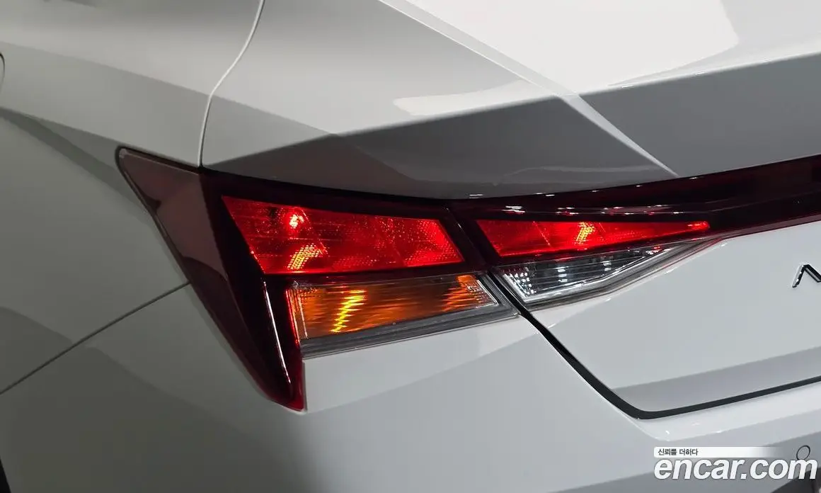 Hyundai Avante 2023 1.6 автомат (гидро), фото 9