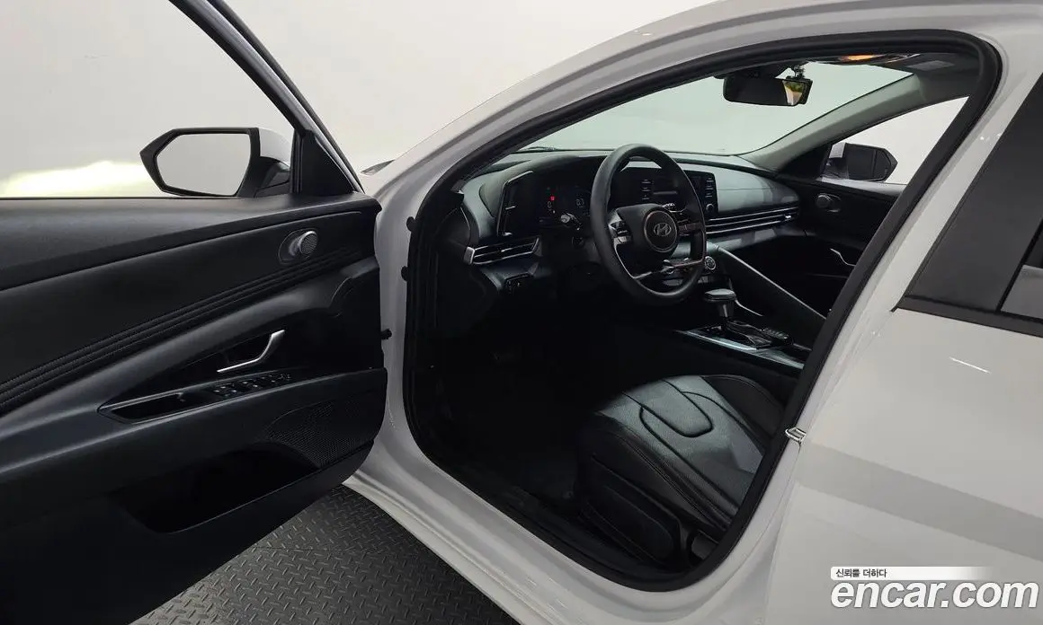 Hyundai Avante 2024 1.6 автомат (гидро), фото 13