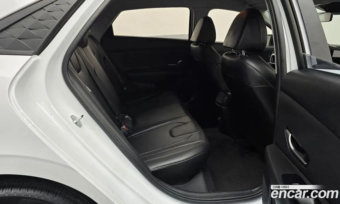 Hyundai Avante 2024 1.6 автомат (гидро), фото 17