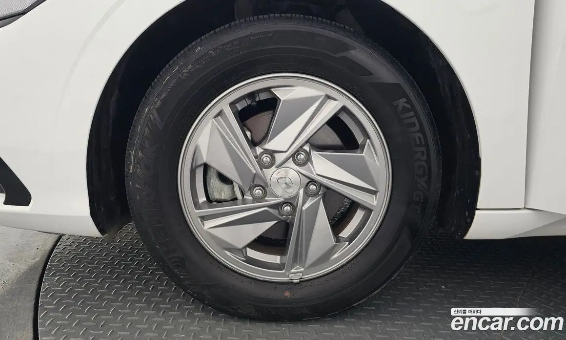 Hyundai Avante 2024 1.6 автомат (гидро), фото 5
