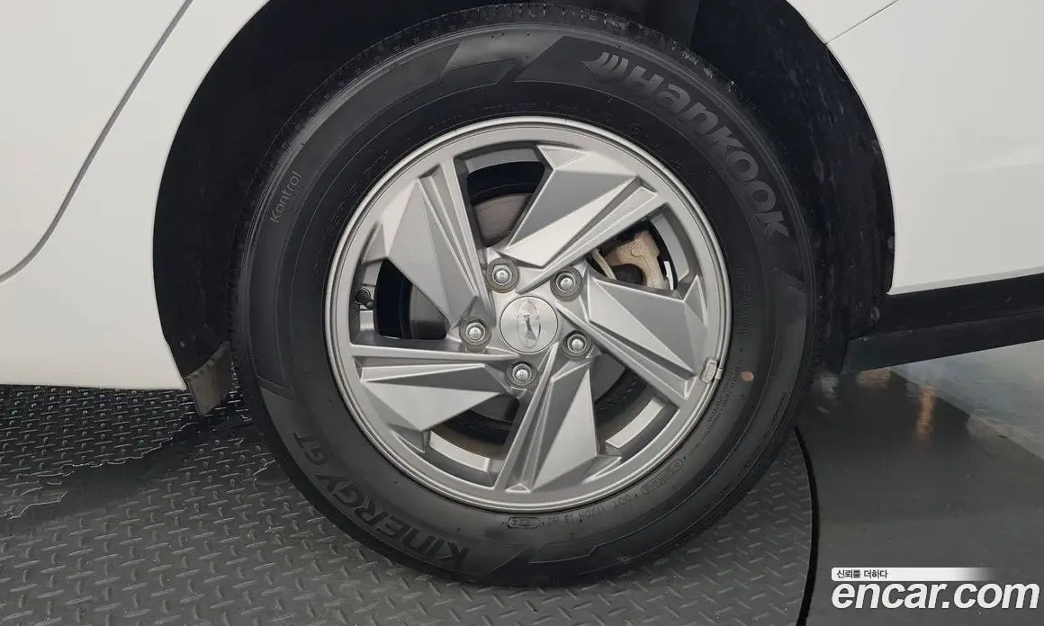Hyundai Avante 2024 1.6 автомат (гидро), фото 7