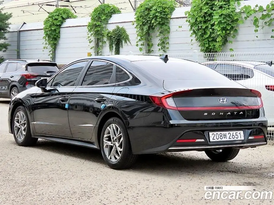Hyundai Sonata 2022 2.0 автомат (гидро), фото 3