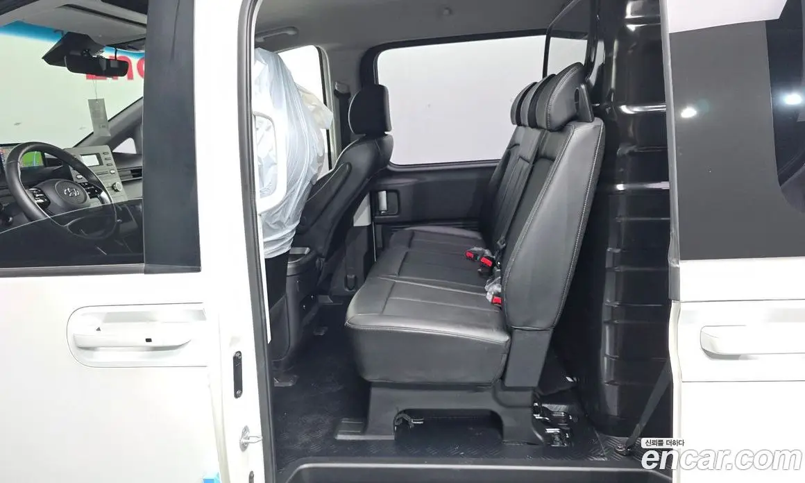 Hyundai Staria 2022 2.2 автомат (гидро), фото 17