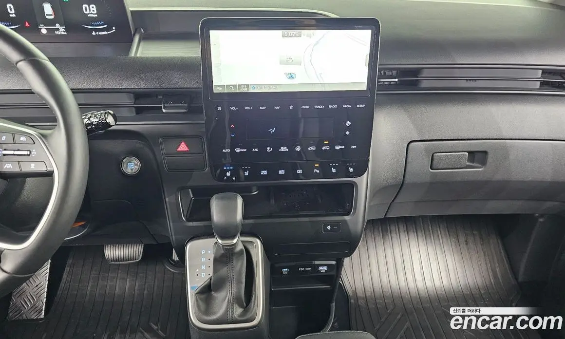 Hyundai Staria 2024 2.2 автомат (гидро), фото 14