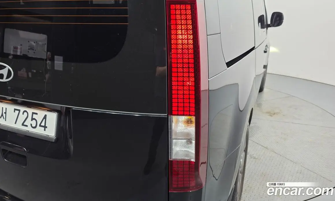 Hyundai Staria 2025 2.2 автомат (гидро), фото 9