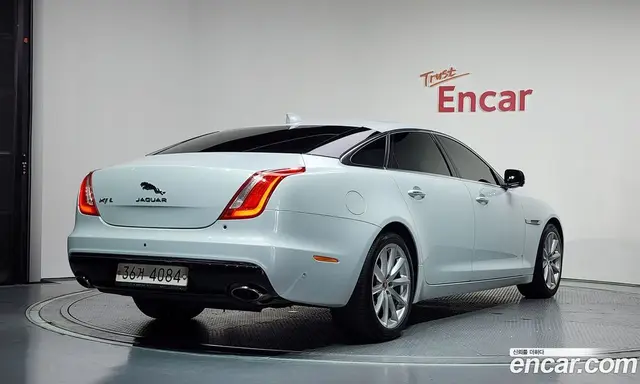 Jaguar XJ 2018 3.0 автомат (гидро), миниатюра 2