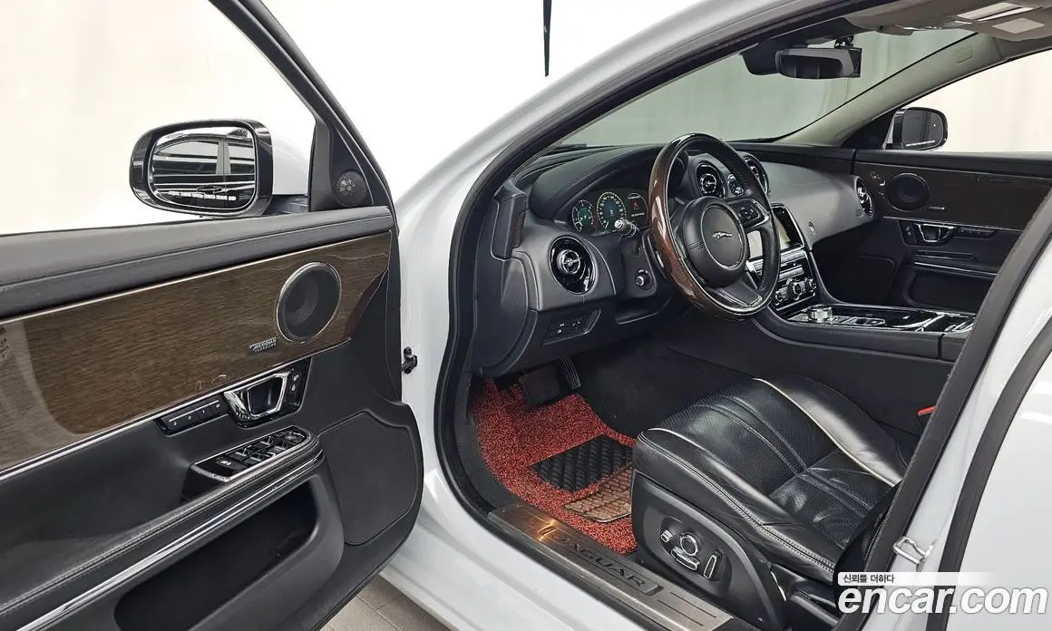 Jaguar XJ 2018 3.0 автомат (гидро), фото 13