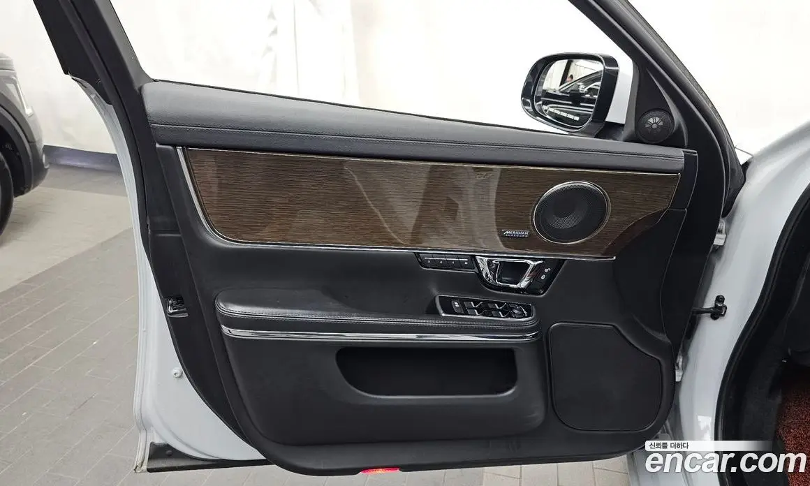 Jaguar XJ 2018 3.0 автомат (гидро), фото 14