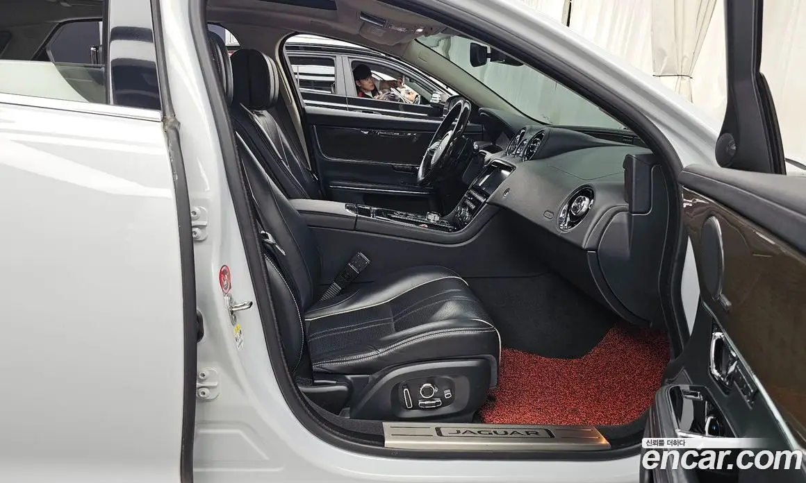 Jaguar XJ 2018 3.0 автомат (гидро), фото 17