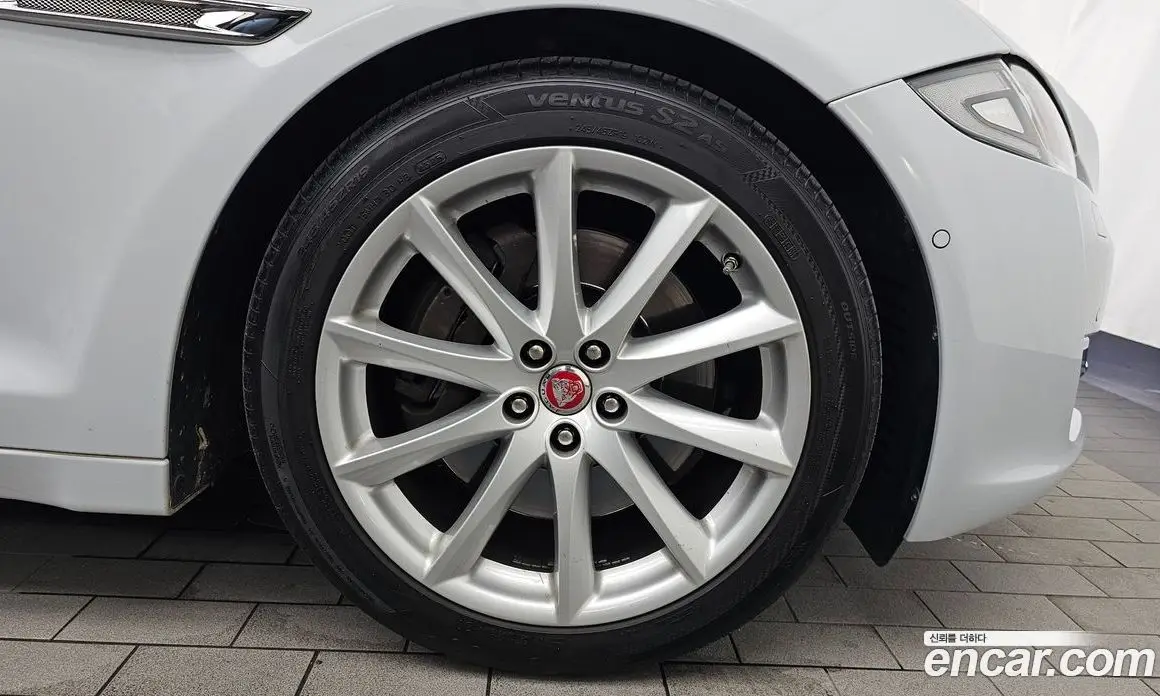 Jaguar XJ 2018 3.0 автомат (гидро), фото 5