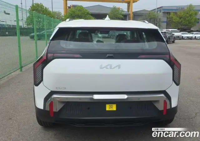 Kia EV3 2026 1.0 автомат (гидро), миниатюра 3