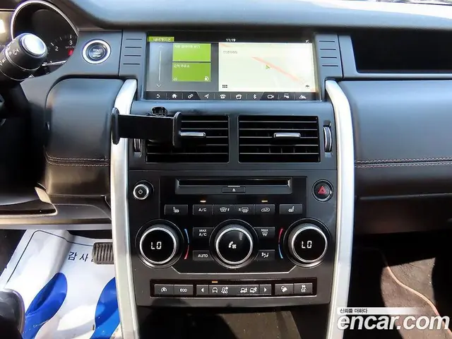 Land Rover Discovery Sport 2017 2.0 автомат (гидро), миниатюра 12