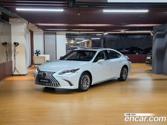 Lexus ES, 2025, 7 018 км