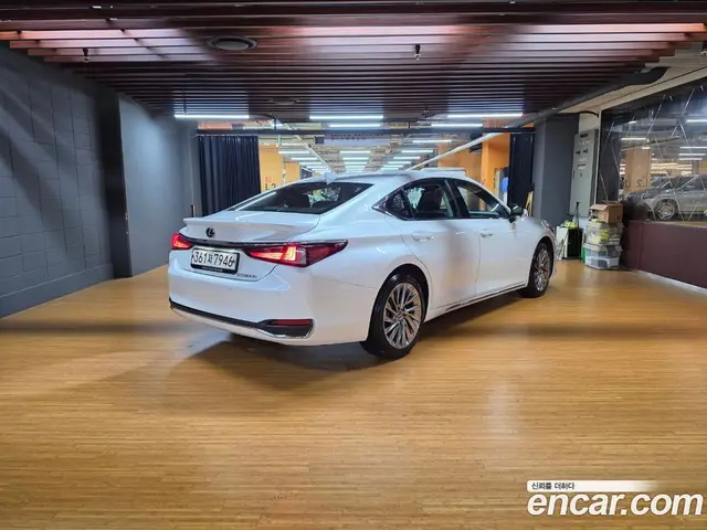 Lexus ES 2025 2.5 автомат (вариатор), миниатюра 2