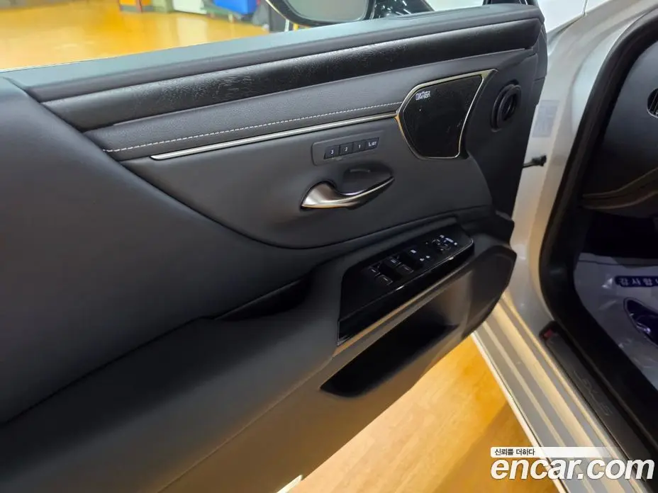 Lexus ES 2025 2.5 автомат (вариатор), фото 14