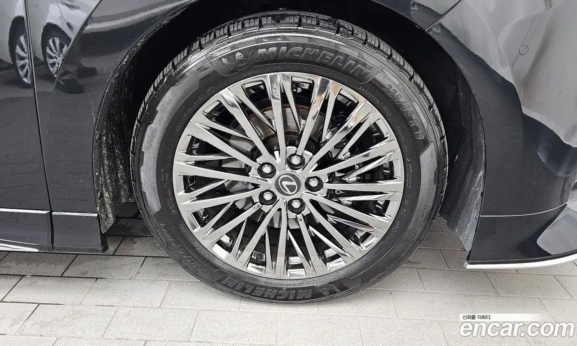 Lexus LM 2024 2.4 автомат (гидро), фото 7
