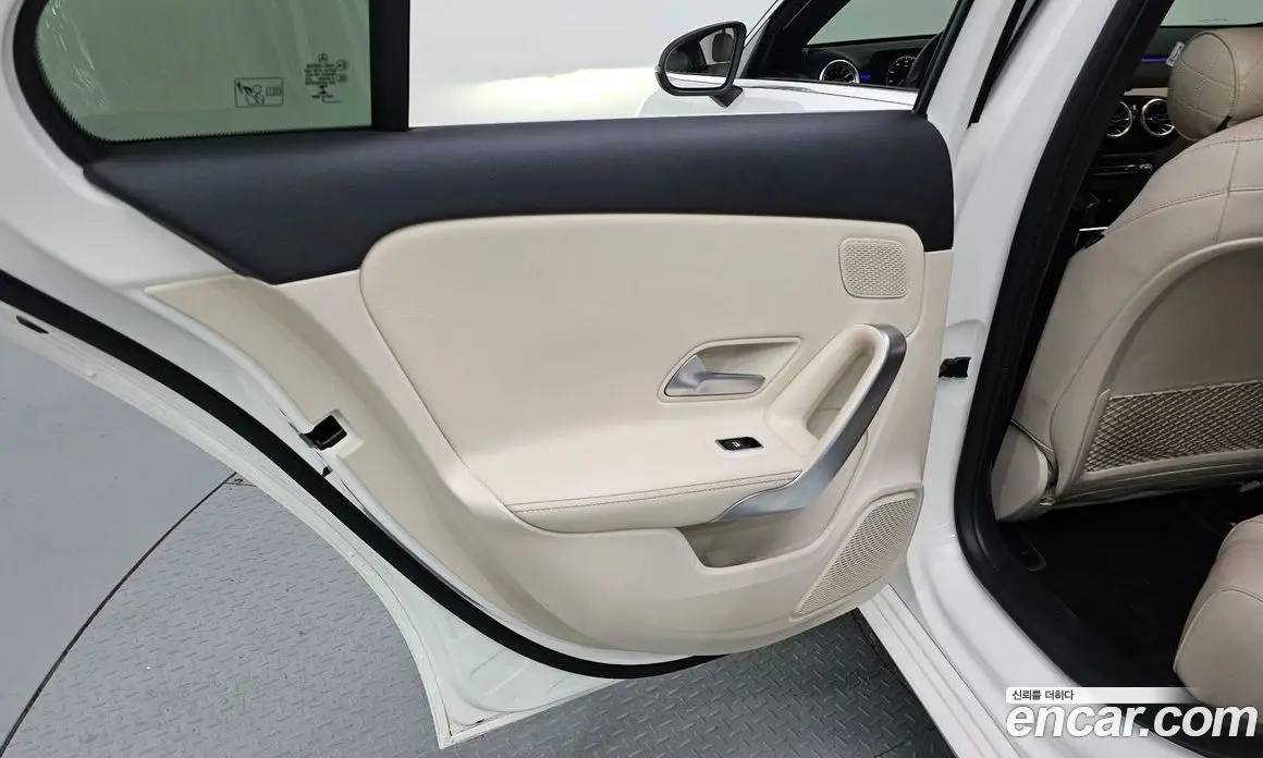 Mercedes-Benz A-Class 2021 2.0 автомат (гидро), фото 15