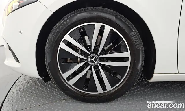 Mercedes-Benz A-Class 2021 2.0 автомат (гидро), миниатюра 5