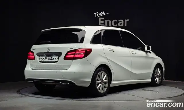Mercedes-Benz B-Class 2015 2.1 автомат (гидро), миниатюра 2