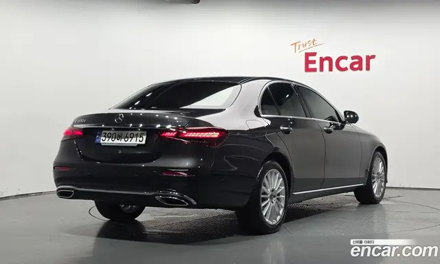 Mercedes-Benz E-Class 2023 1.9 автомат (гидро), миниатюра 2