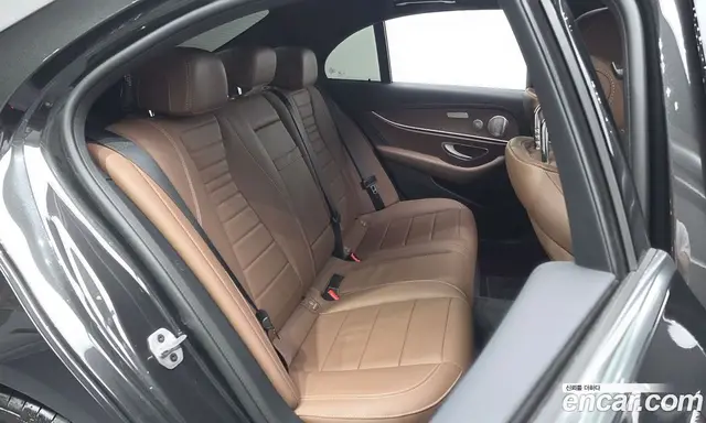 Mercedes-Benz E-Class 2023 1.9 автомат (гидро), миниатюра 11