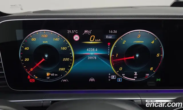 Mercedes-Benz GLE-Class 2023 2.9 автомат (гидро), миниатюра 11