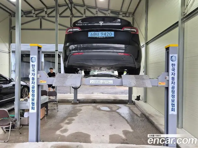 Tesla Model Y 2021 автомат (гидро), миниатюра 2