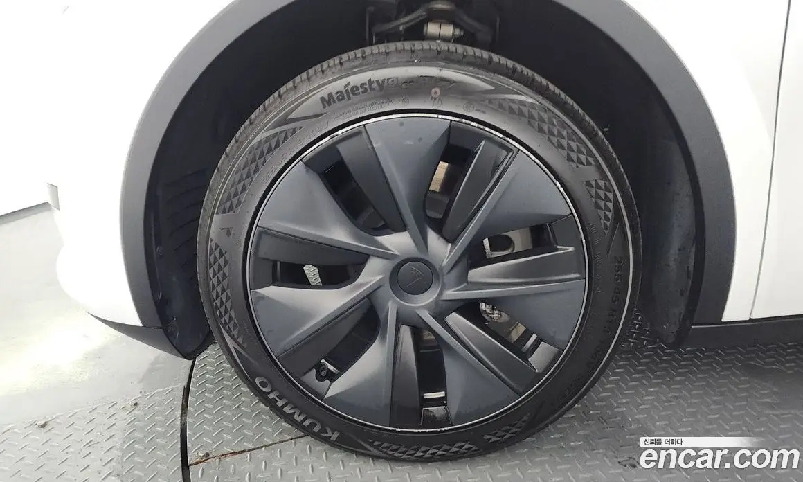 Tesla Model Y 2024 0.2 автомат (гидро), фото 5