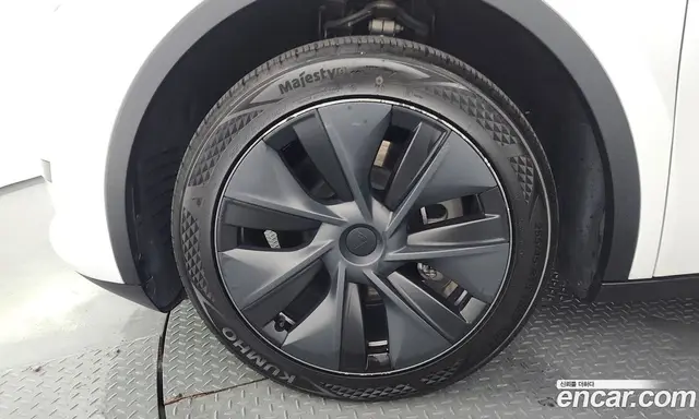 Tesla Model Y 2024 0.2 автомат (гидро), миниатюра 5